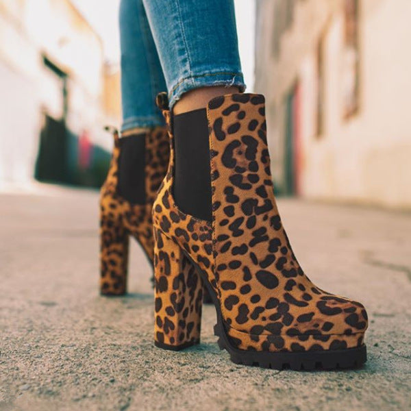 Trendy women's ankle boots with a prominent platform sole and a comfortable, high block heel. Fall/winter fashion.
