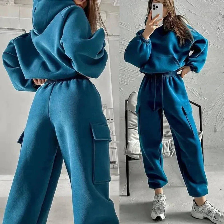 Athleisure women's set: cargo pocket hoodie and joggers for a trendy look