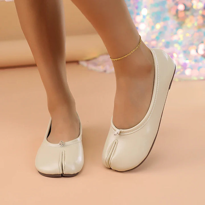 Stylish women's slip-on flats, featuring a trendy split toe and easy-to-wear design.