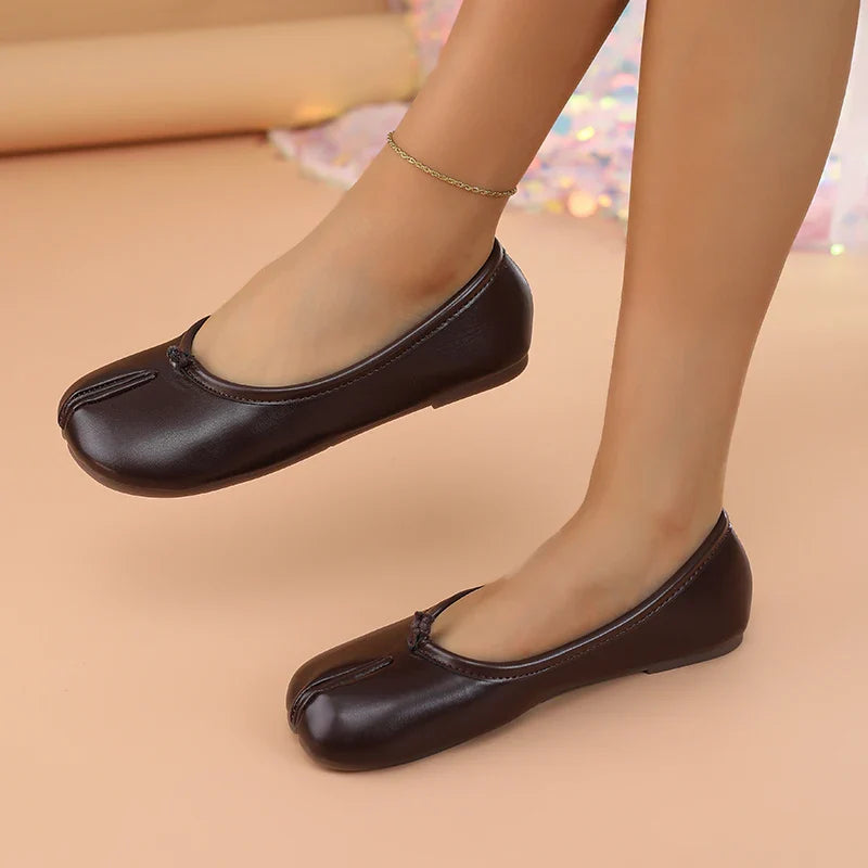 Stylish women's black flats with a unique split toe, perfect for modern outfits.