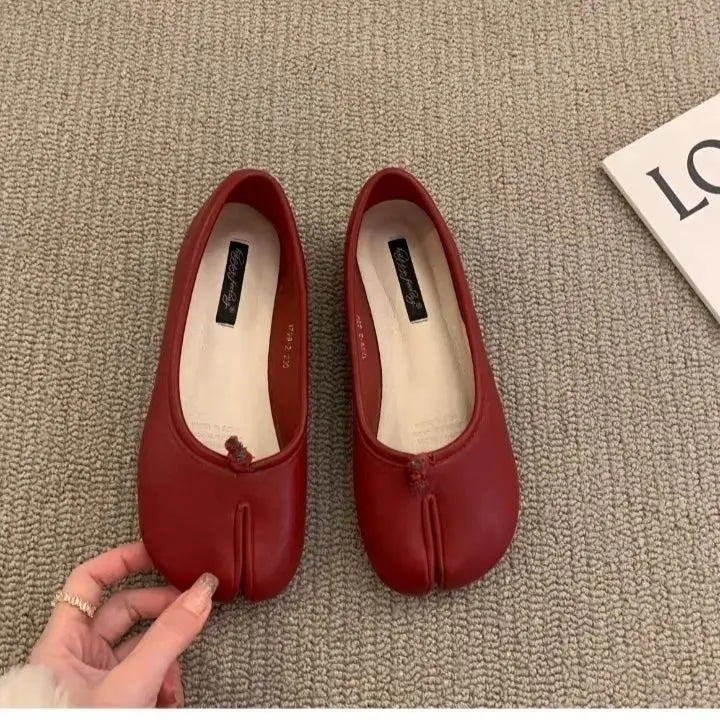 Everyday women's shoes: comfortable slip-on split toe flats in black.