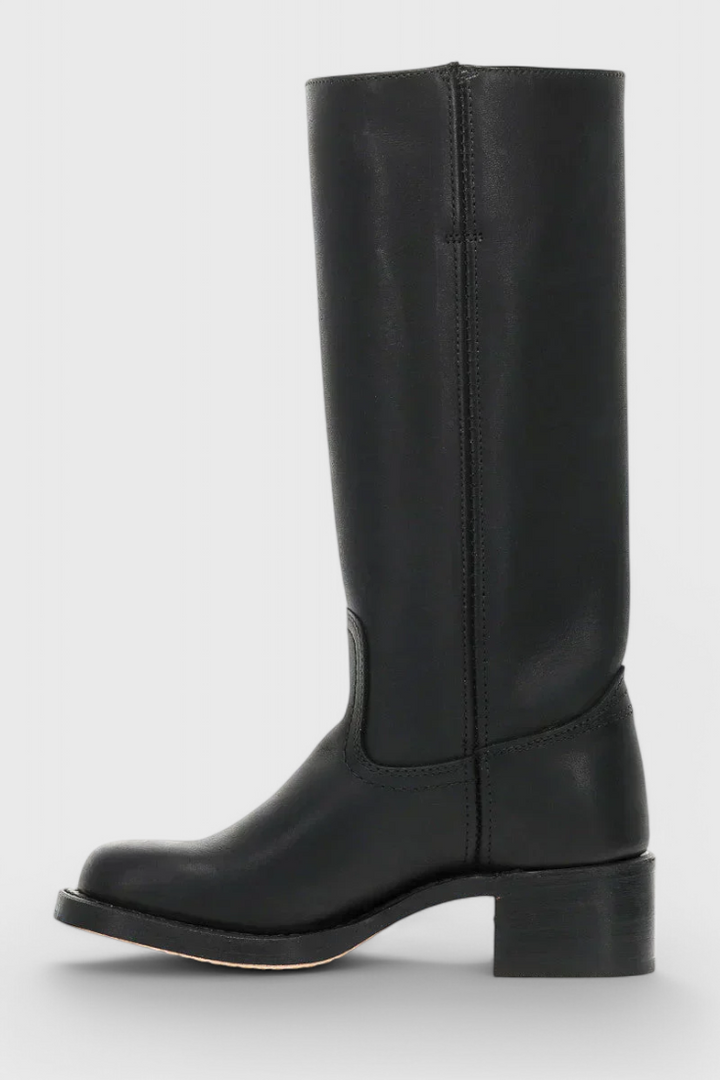 Casual yet chic women's knee-high heeled boots, made from durable, high-quality leather.