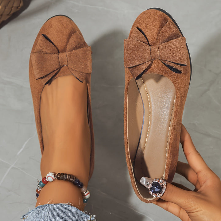 Black women's orthopedic slip-on flats, arch support, daily comfort.