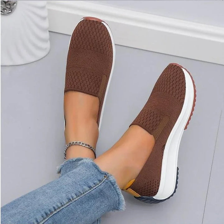 Detail of the cushioning insole of women's orthopedic slip-on walking shoes, ultimate comfort