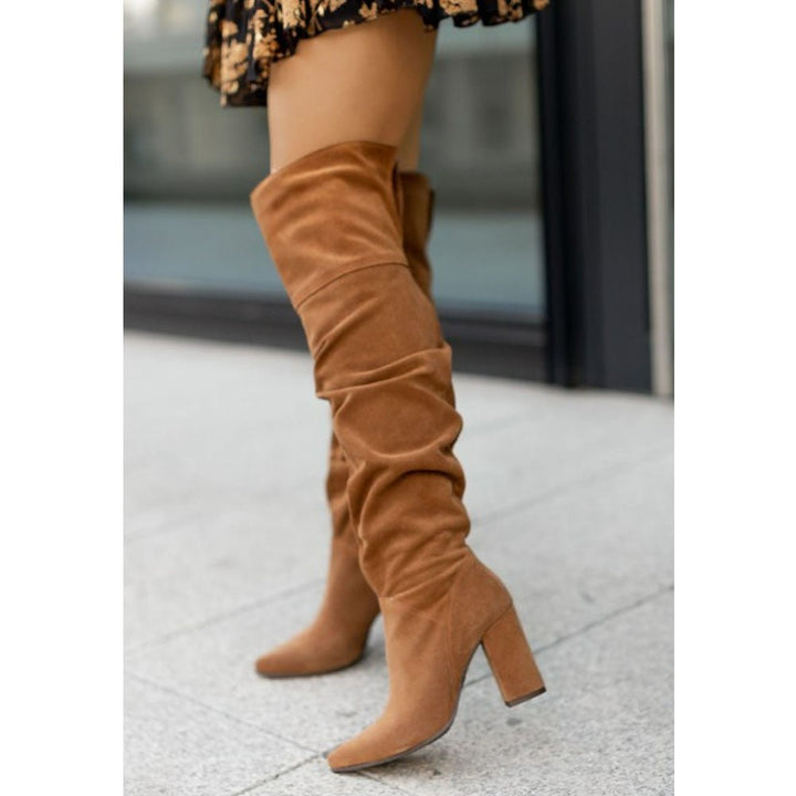 Fashionable black over-the-knee boots for women with a high block heel, ideal for winter outfits