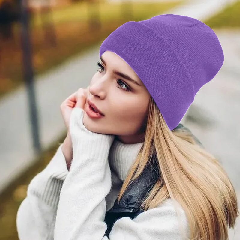 Detailed view of the knitting pattern on a women's satin-lined beanie, anti-frizz