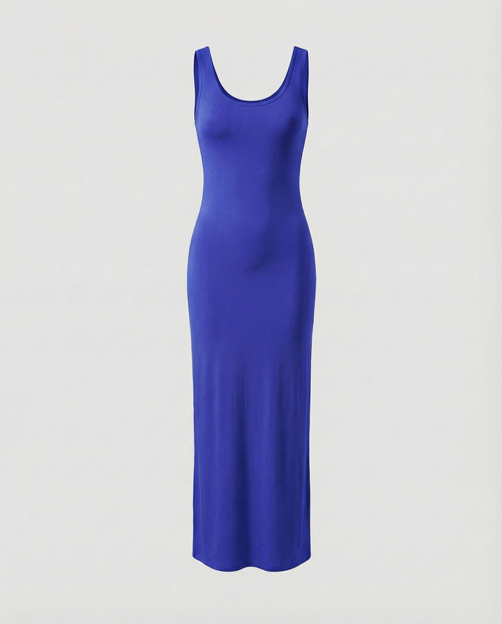 Black women's scoop neck sleeveless bodycon maxi dress, figure-flattering & chic for versatile styling.