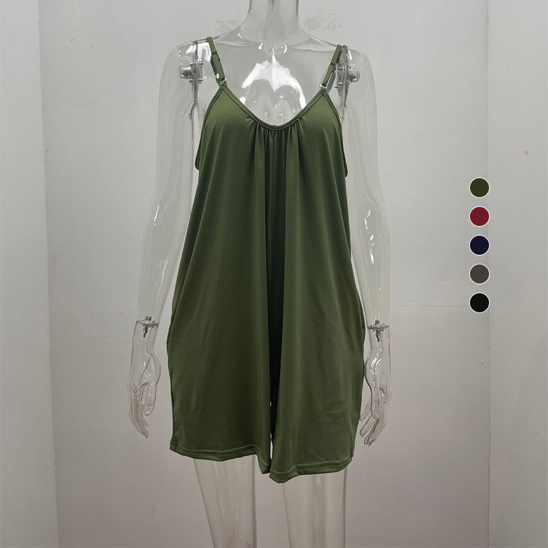 Stylish women's sleeveless jumpsuit, featuring practical pockets and a relaxed fit.