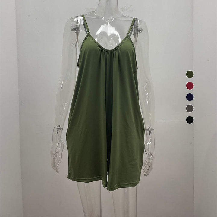 Stylish women's sleeveless jumpsuit, featuring practical pockets and a relaxed fit.