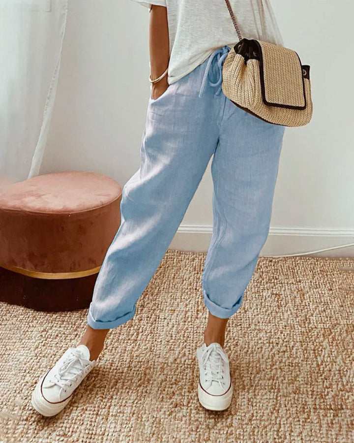 Chic women's full-length comfort pants in a relaxed fit. Breathable & moisture-wicking for everyday style.