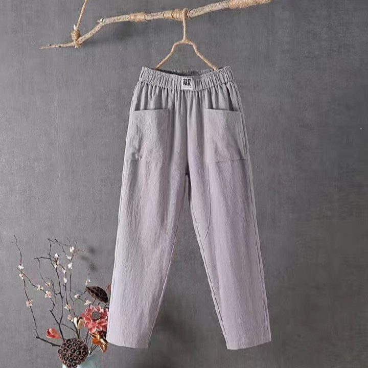 Comfortable women's summer pants, high-waist pull-on style, perfect for everyday wear or vacation casual outfits.