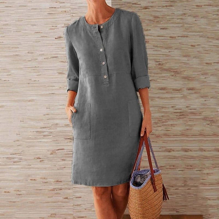 Versatile women's midi shift dress, knee-length, button front, pockets & 3/4 sleeves for casual summer outfits.