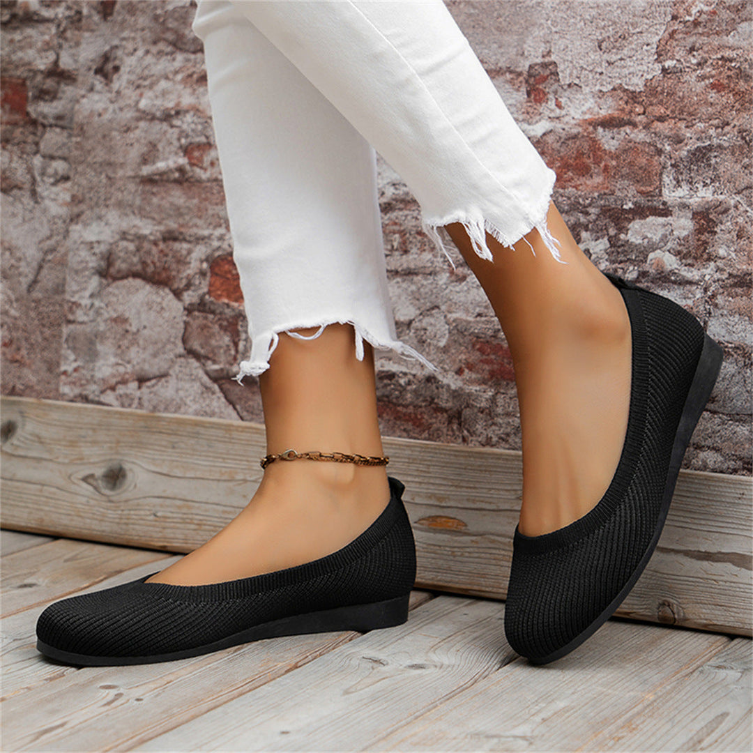 Elegant women's orthopedic ballerinas, providing stylish comfort and excellent foot support for daily activities.