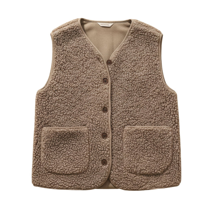 Women's beige sherpa vest, ideal for a stylish and warm spring layering look