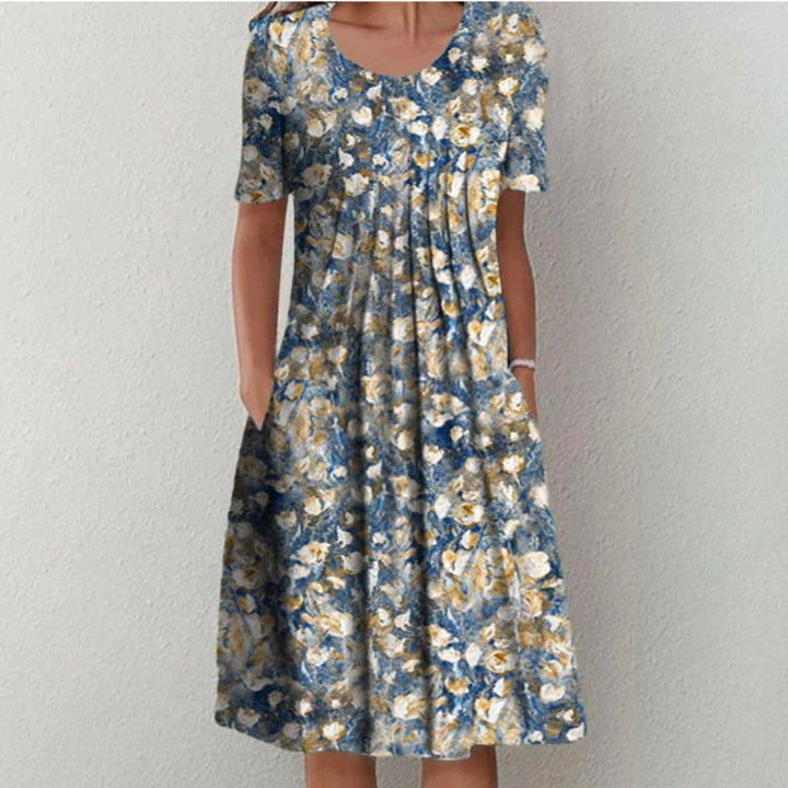 Chic women's floral summer dress featuring short sleeves and practical pockets, great for casual outings.