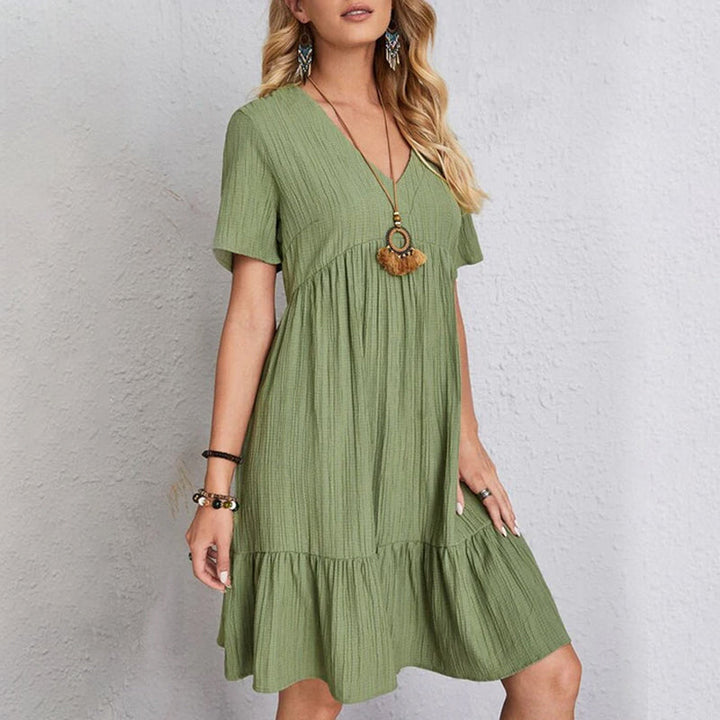 Loose fit polyester women's mini dress, ideal as a casual summer dress with a comfortable, flowy design.