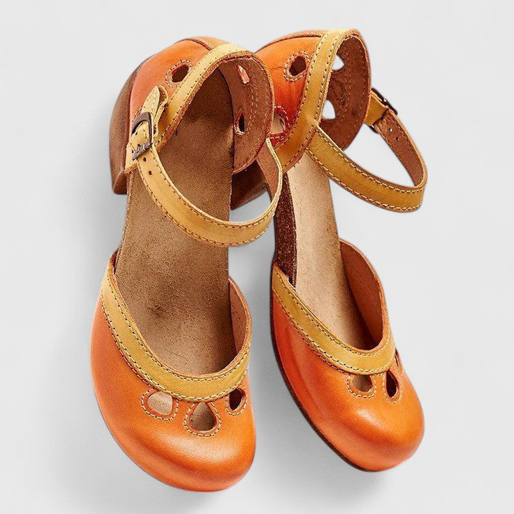 Comfortable women's open-toe walking sandals. Breathable design, ideal for casual summer outdoor adventures.