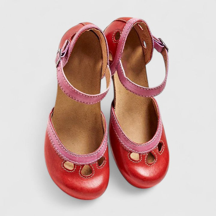 Durable women's walking sandals. Open-toe, breathable casual footwear ideal for summer outdoor comfort & style.