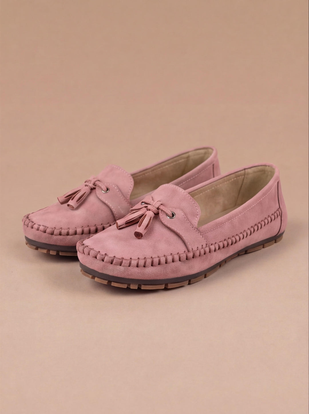 Effortless style with women's comfortable tassel moccasin loafers, perfect versatile flat shoes.