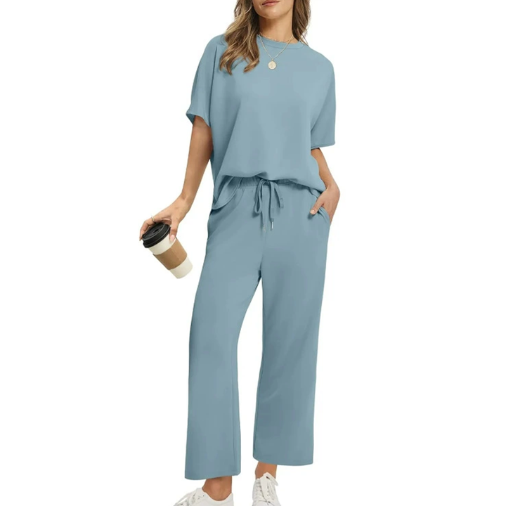 Relaxed fit women's two-piece lounge set, perfect casual wear for everyday comfort. Includes pockets & wide-leg pants.