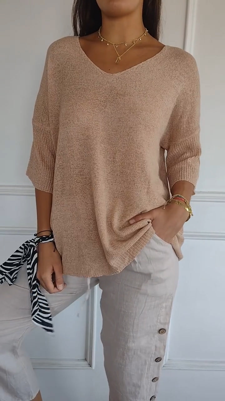 Everyday women's V-neck pullover, a comfortable loose-fit top with three-quarter sleeves for casual style.