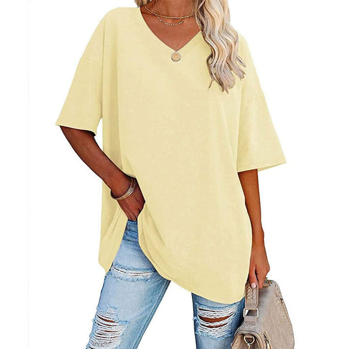High-quality women's V-neck t-shirt with short sleeves, for comfortable wear
