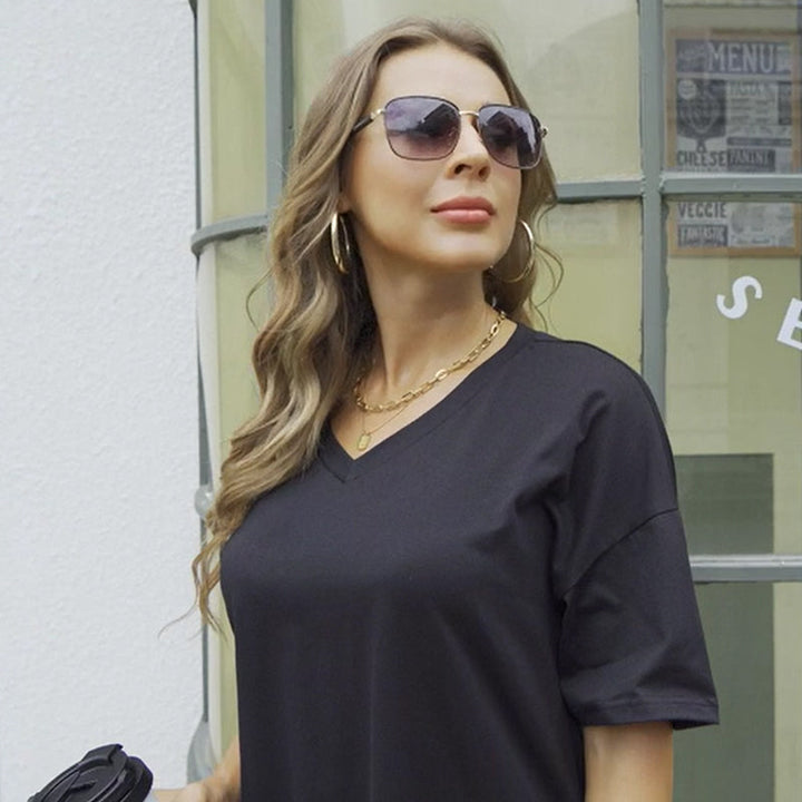 Essential women's V-neck short sleeve top, a go-to for breathable summer fashion