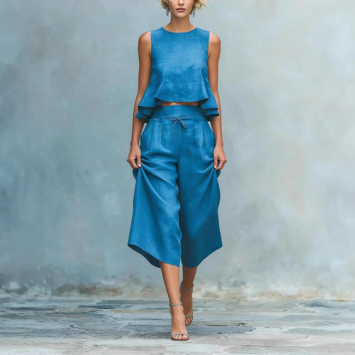 Women's chic crop top & wide leg pant set. Effortless, comfortable two-piece outfit for stylish summer fashion.