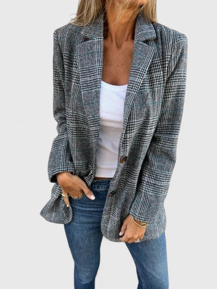 Chic women's plaid boyfriend blazer, perfect for workwear, layered outfits, or casual chic fashion.