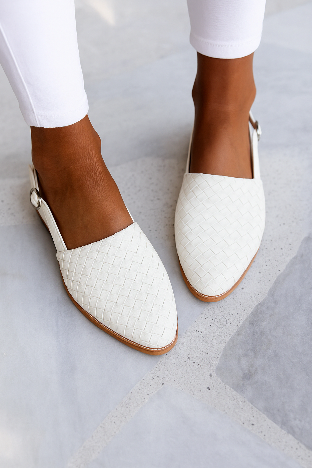 Fashionable & comfortable women's closed toe slip-on flat mules, essential versatile backless footwear.