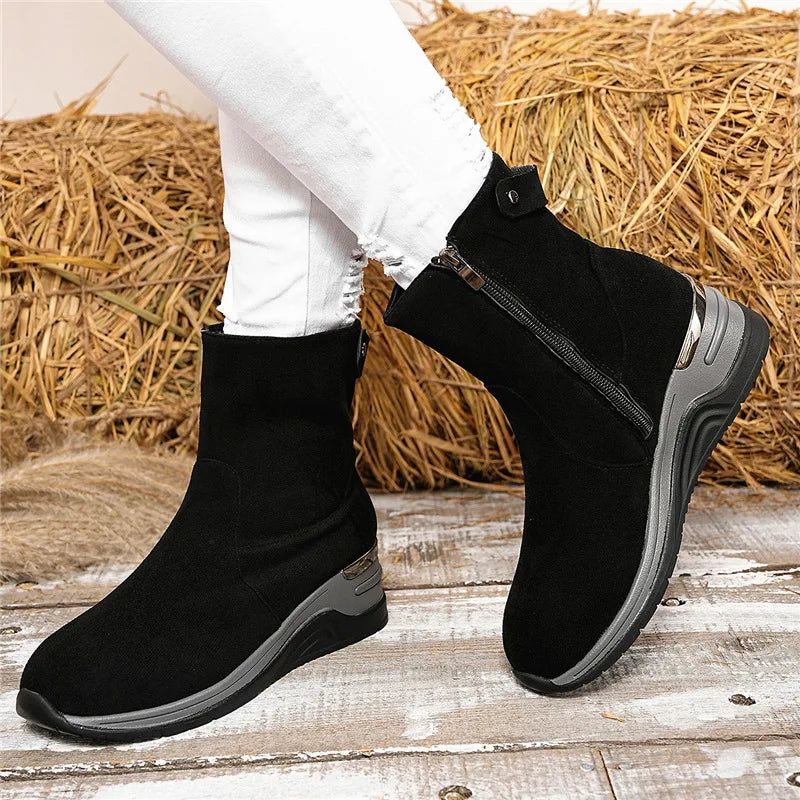 Detail shot of the cushioned insole in women's orthopedic ankle boots for ultimate comfort.