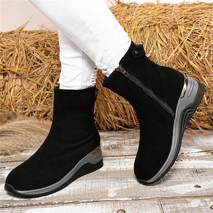 Detail shot of the cushioned insole in women's orthopedic ankle boots for ultimate comfort.