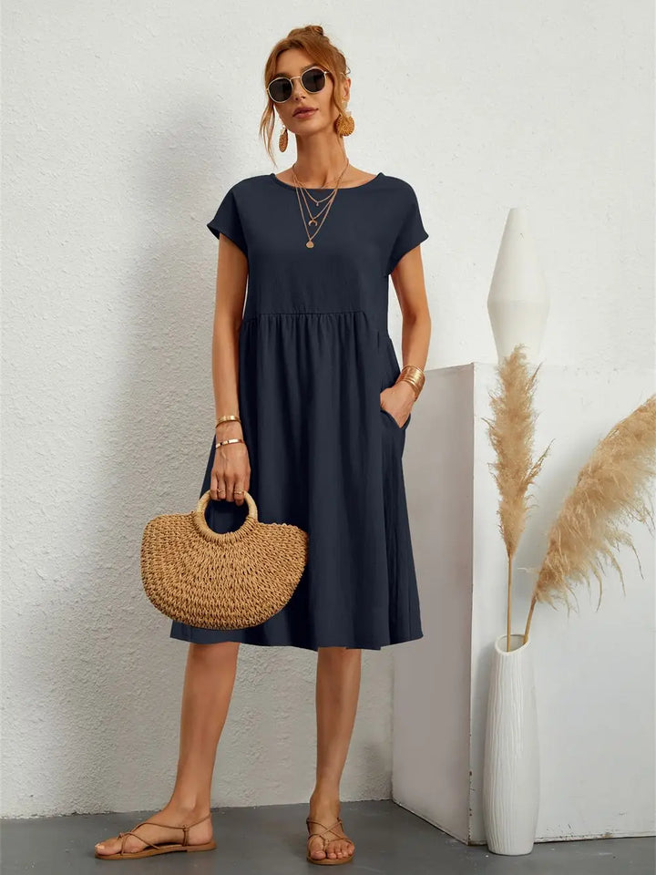 Relaxed fit women's midi dress featuring spacious pockets, great for comfortable, chic everyday style.
