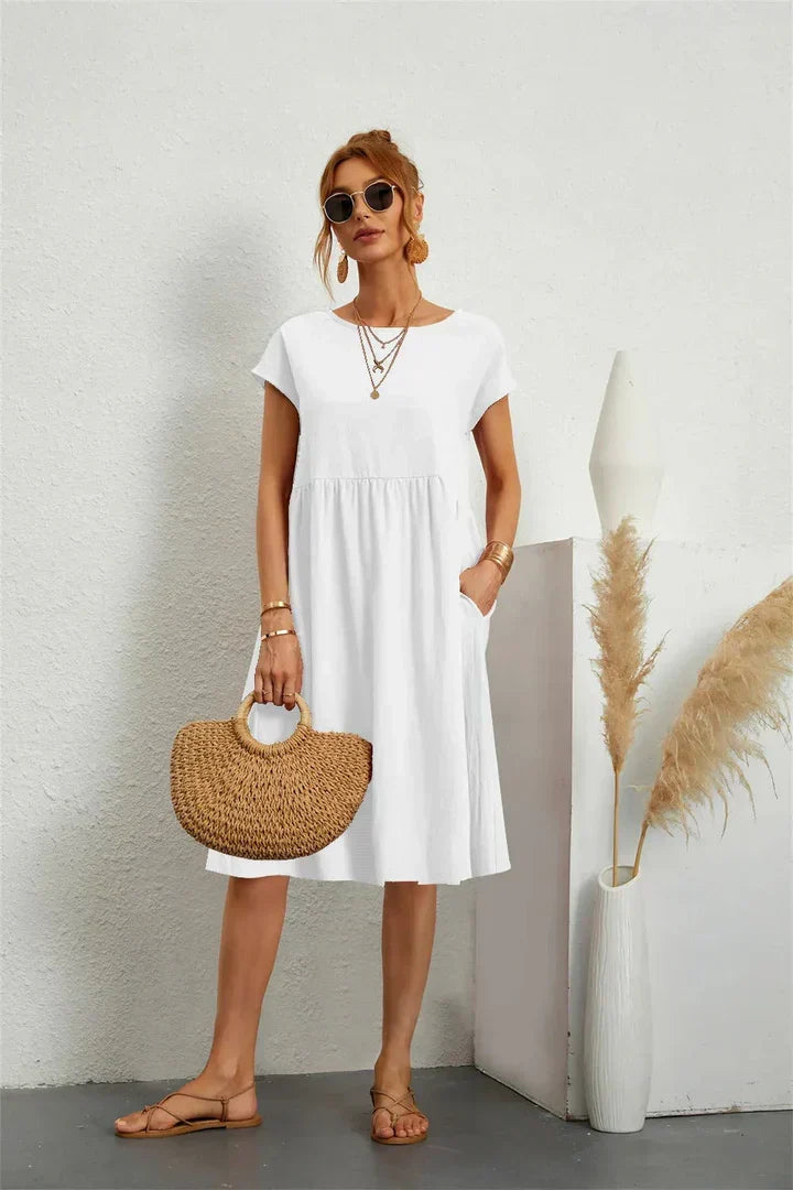 Comfortable women's midi dress with pockets, ideal for casual wear and everyday style.