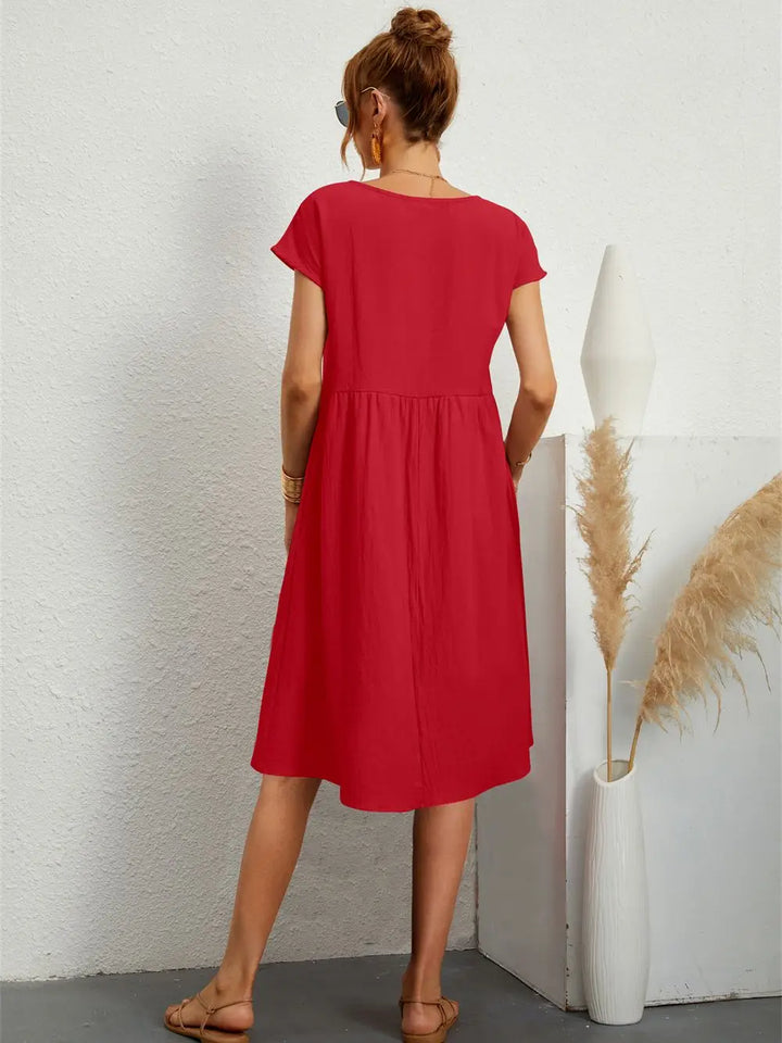 Chic women's midi dress, comfortable for all-day wear, featuring convenient side pockets.