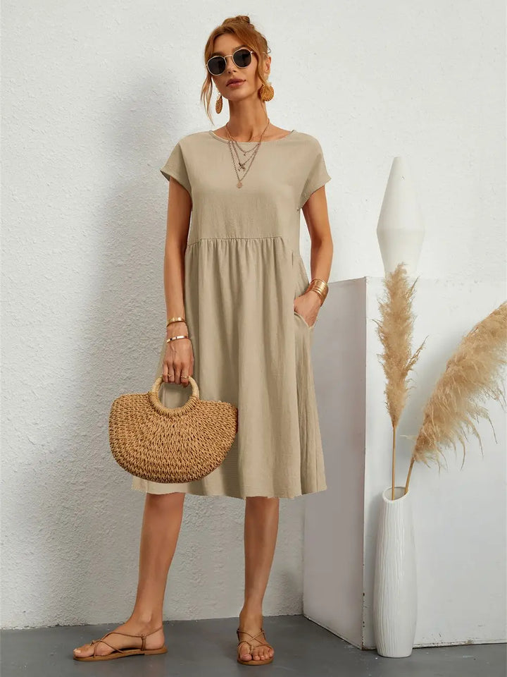 Versatile women's midi dress with pockets, perfect for casual outings or everyday comfort.