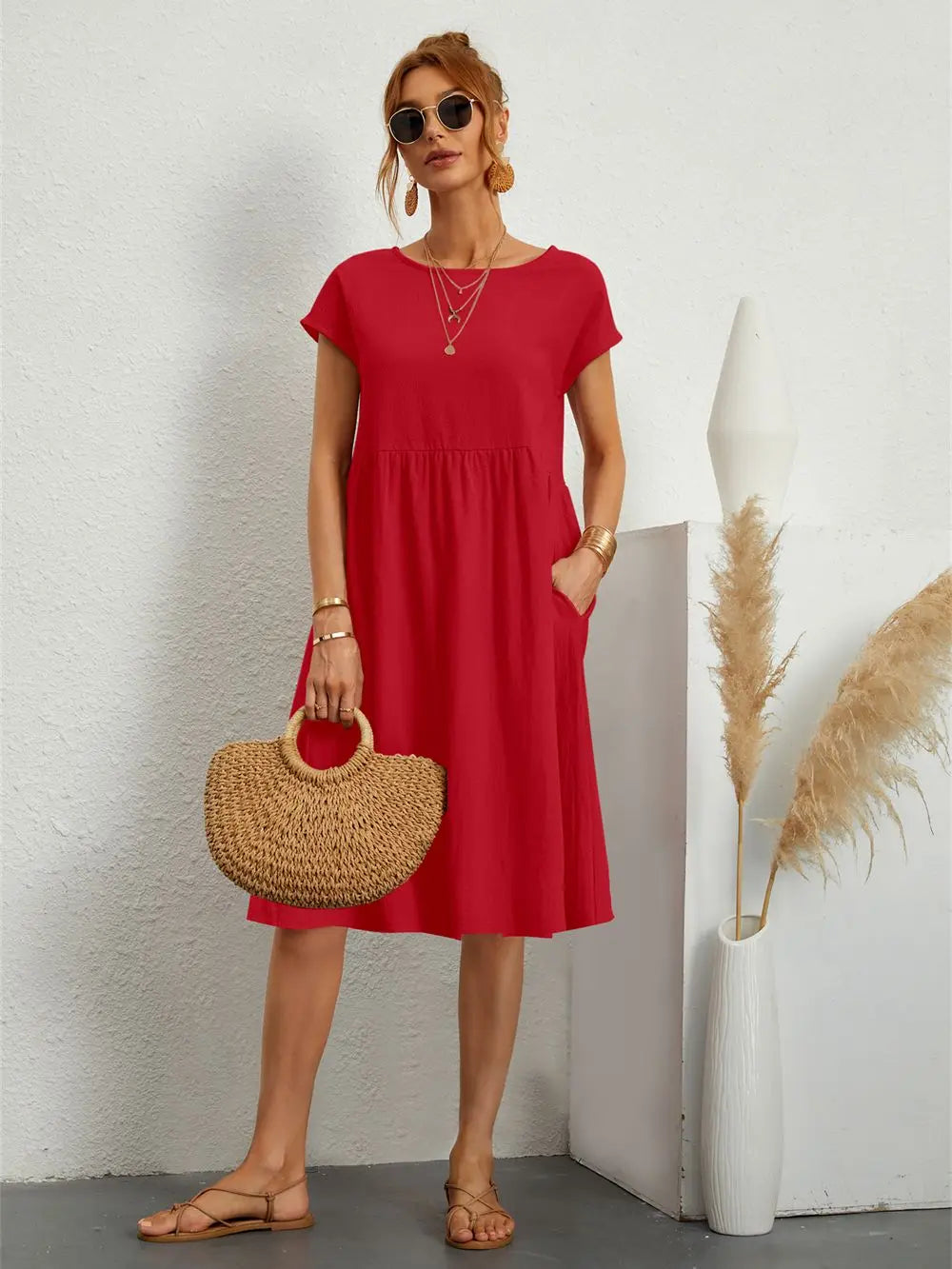 Elegant women's midi dress with pockets, designed for comfort and chic everyday wear.