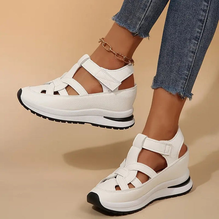 Stylish women's sport flatform sandals featuring multiple adjustable Velcro straps for a secure, comfortable fit.