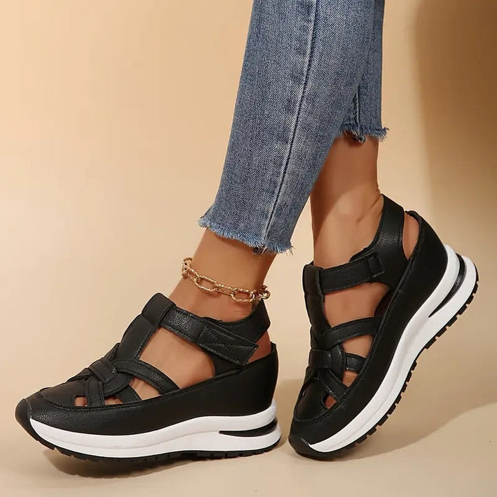 Women's modern flatform sport sandals with adjustable Velcro straps. Open-toe, comfortable, and perfect for warm weather.
