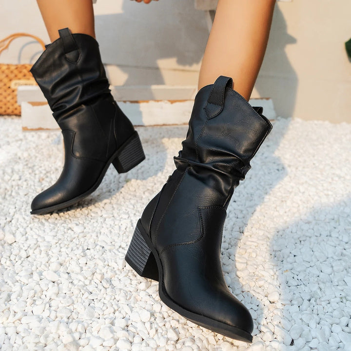 Modern women's heeled ankle boots, stylish comfort & durable leather for versatile year-round fashion.