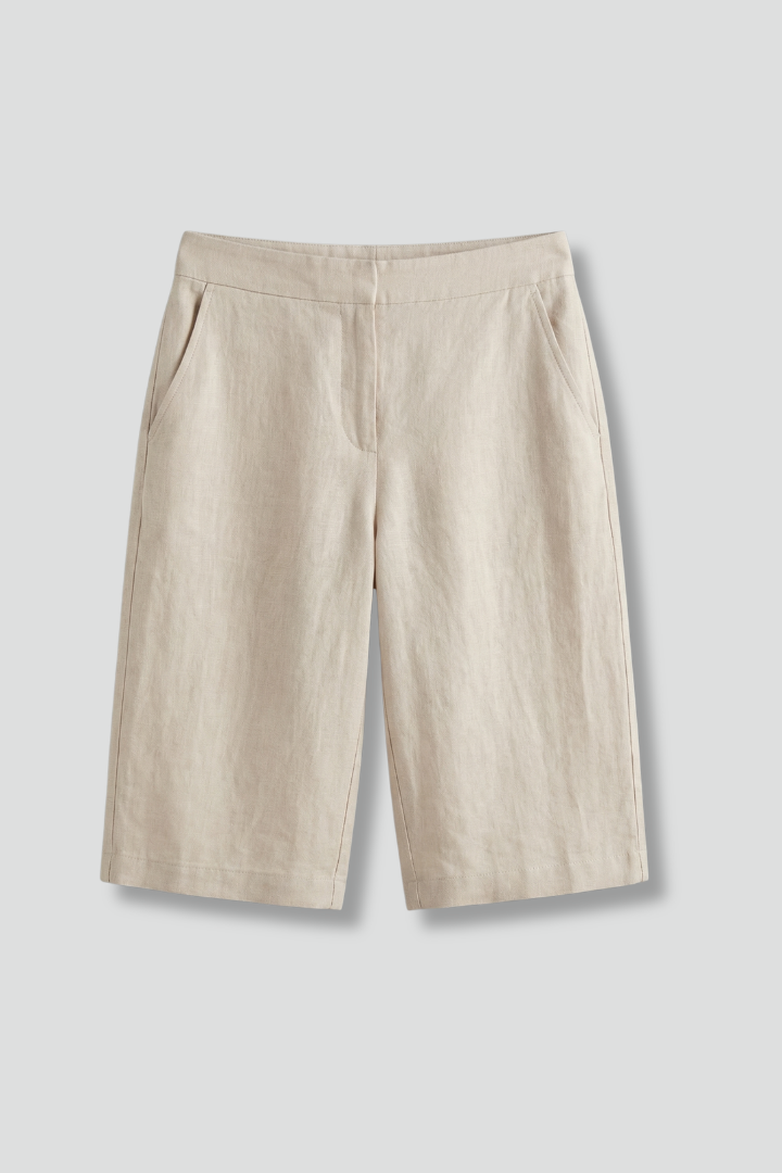 Women's comfortable knee-length shorts with elastic waist, drawstring & side pockets for summer casual wear.
