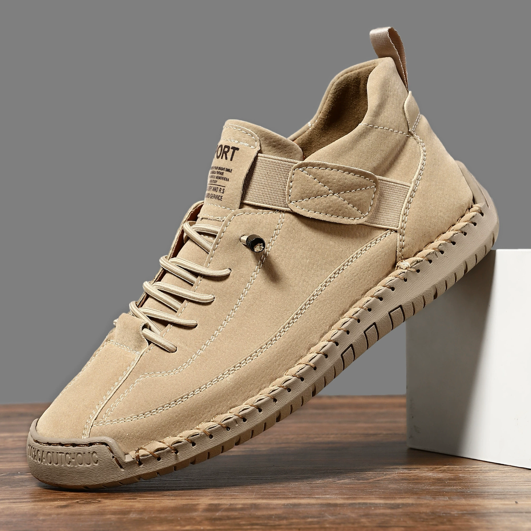 Lightweight women's everyday shoes, perfect for an active lifestyle, seen from an angle.