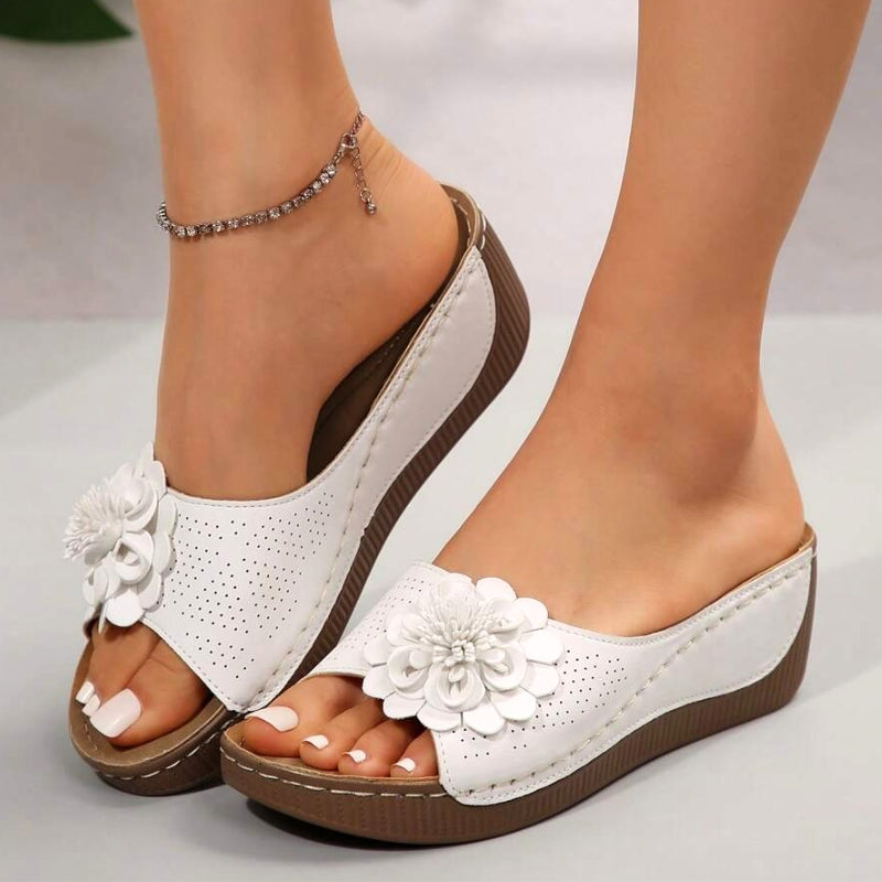 Women's comfortable orthopedic sandals with arch support for everyday walking and healthy feet.