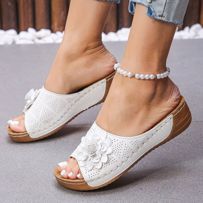 Stylish women's slip-on casual sandals, orthopedic design for summer comfort and support.