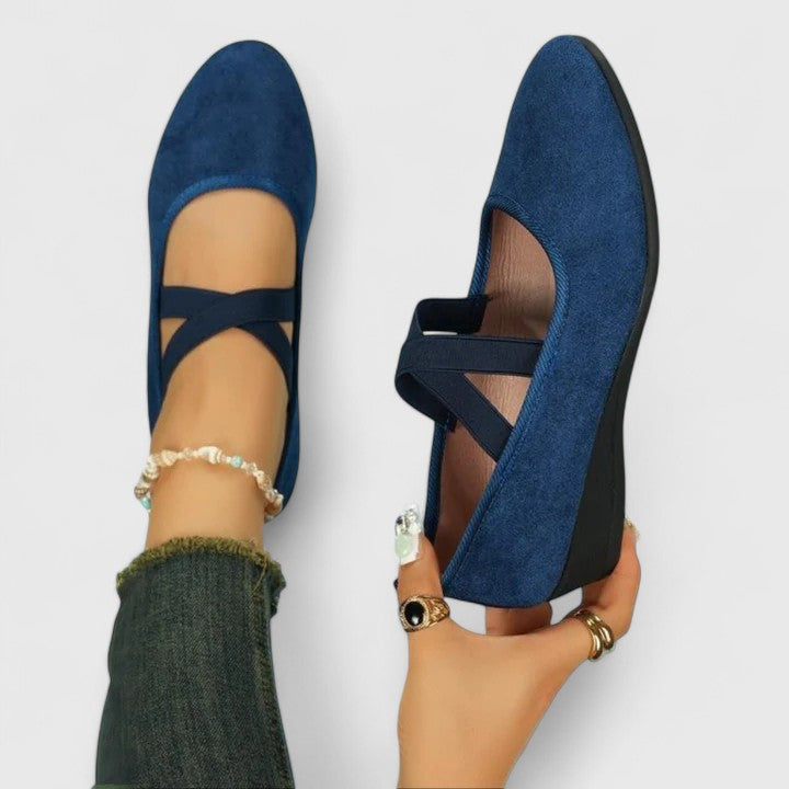 Elegant women's slip-on orthopedic shoes, comfortable & versatile for casual wear. Durable design for daily comfort.