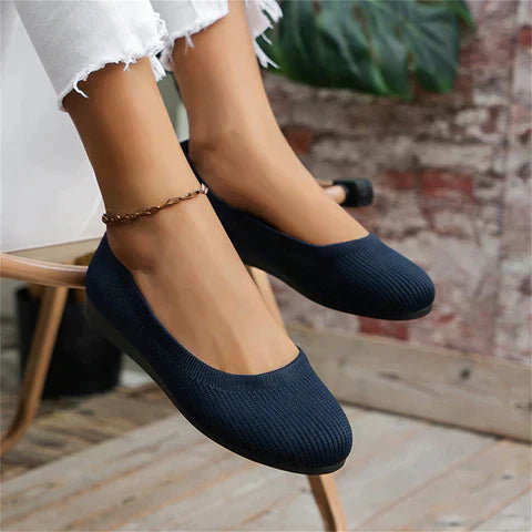 Lightweight black ballet flats for women, ideal for everyday style and comfort.