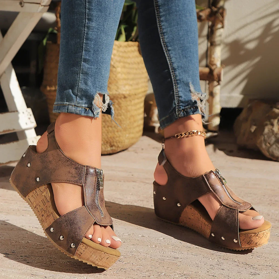 Elegant women's platform sandals with a front zip for a secure and comfortable fit, summer fashion