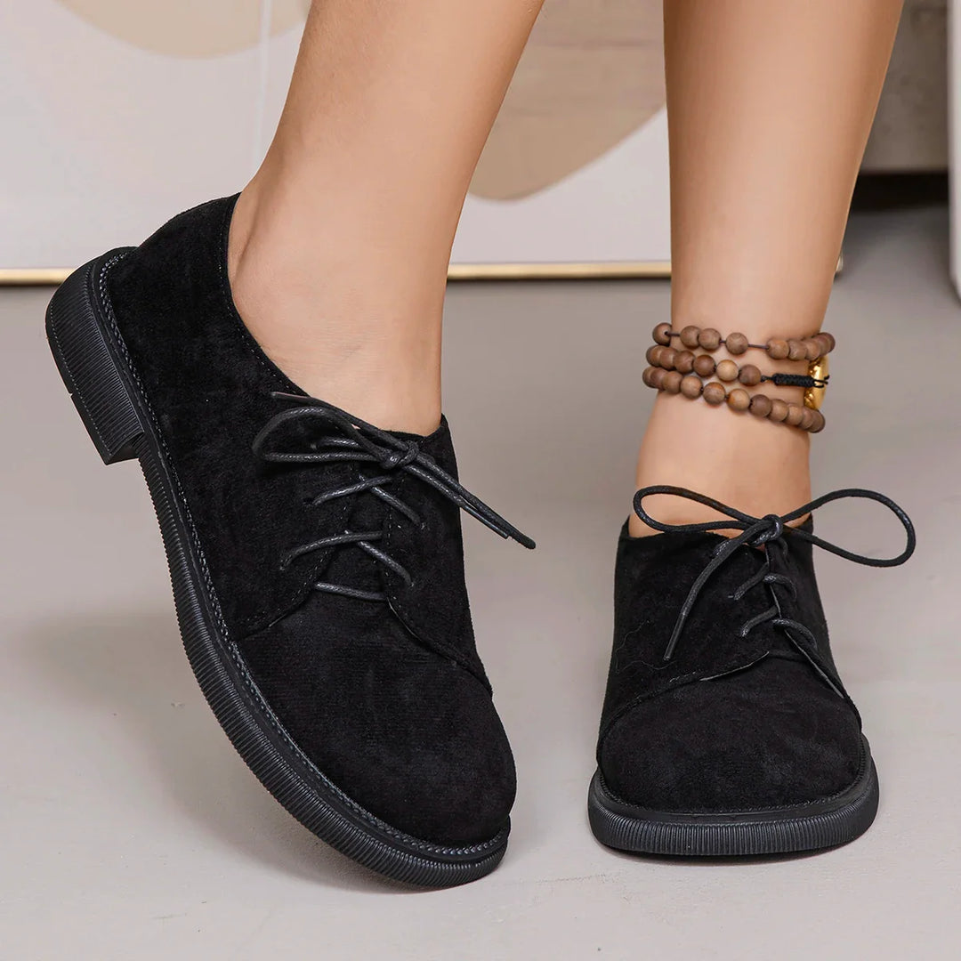 Women's everyday suede flats with functional laces, designed for all-day comfort.