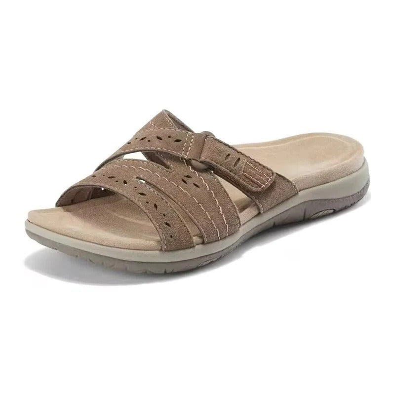 Stylish women's open-toe flat sandals with adjustable strap, designed for summer comfort and casual wear.