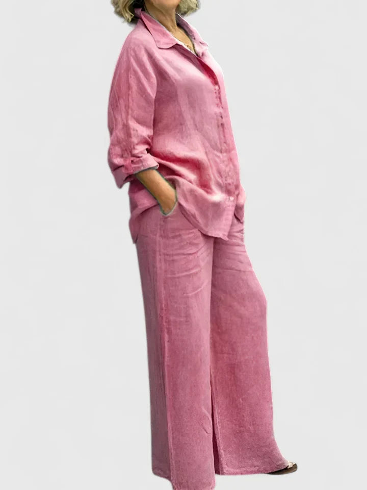 Effortlessly stylish women's comfortable two-piece set, a versatile addition to any casual wardrobe.